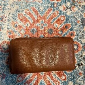 Cuyana pebbled leather wallet in caramel/chestnut
